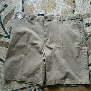 Izod  khaki  Shirts 42, 10"inseam